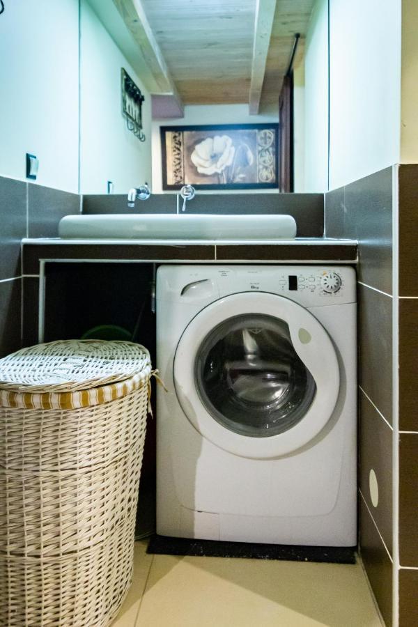 Lilly Apartment Main Train Station Old Town By The Castle Suites Krakau Exterior foto